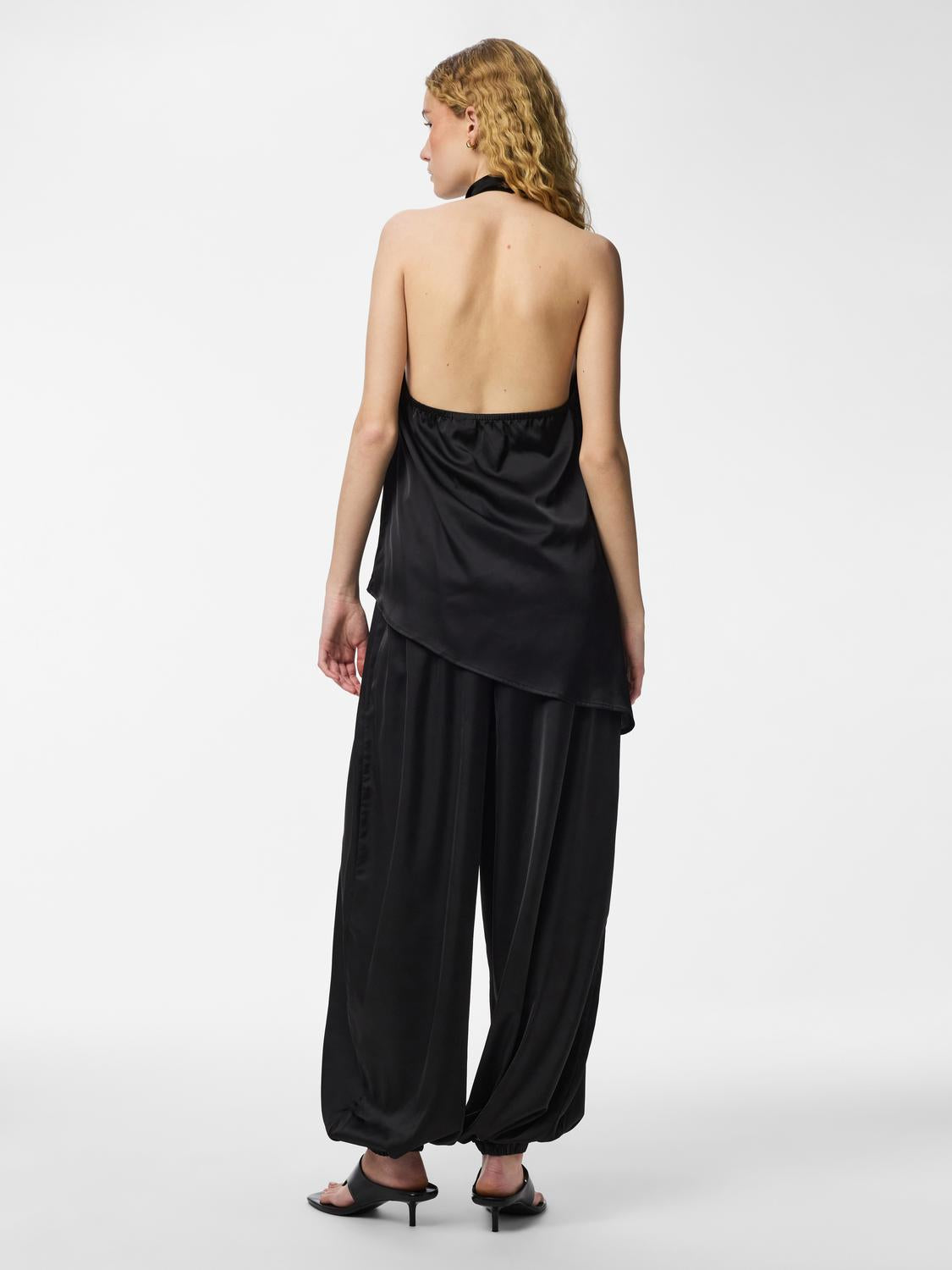 model_shot-back